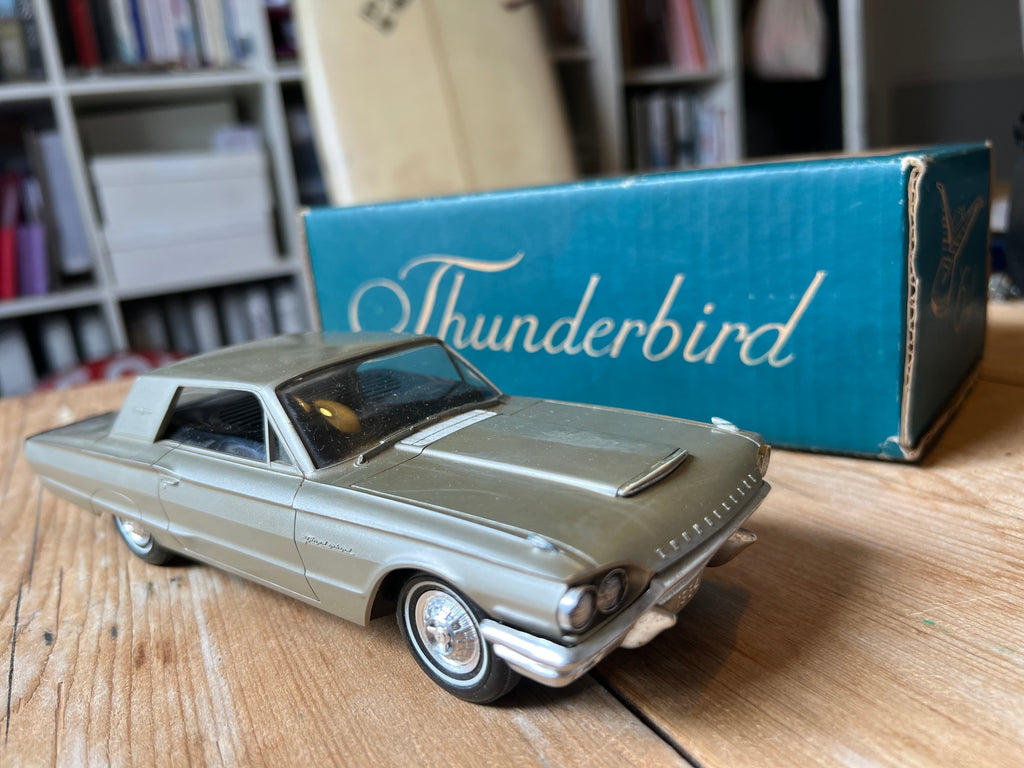 Ford Thunderbird Radio by PHILCO ( 1964 )